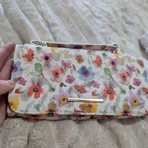 Source Unknown Multicolor Floral Clutch